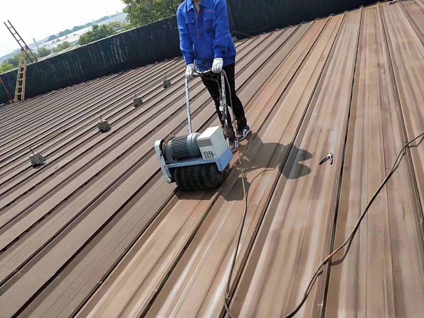 水性漆噴彩鋼瓦好嗎？彩鋼瓦翻新不能只注意價格